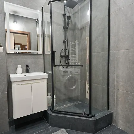 Apartamento Sunny 1br On Riscani Parks & Buses Steps Away