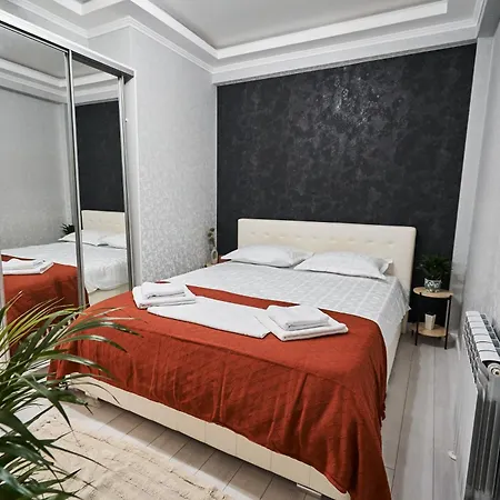 Apartamento Sunny 1br On Riscani Parks & Buses Steps Away Chişinău