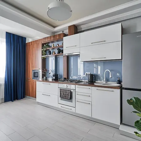 Sunny 1br On Riscani Parks & Buses Steps Away Apartamento Chişinău