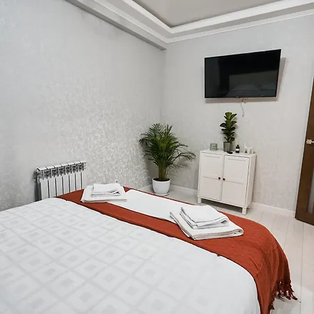 Apartamento Sunny 1br On Riscani Parks & Buses Steps Away